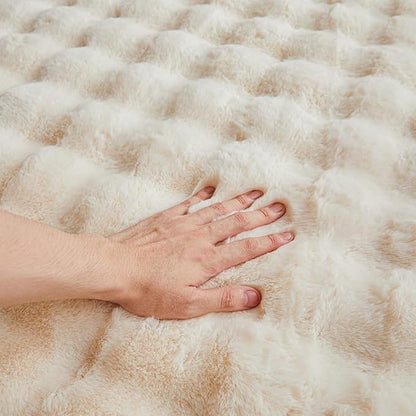Creamy White Rabbit Plush Rug 2'x3', Fluffy Faux Fur Shaggy Area Rug for Nursery, Kids Room Decor, Soft Fuzzy Carpet for Living Room, Bedroom, Teen Girls Room