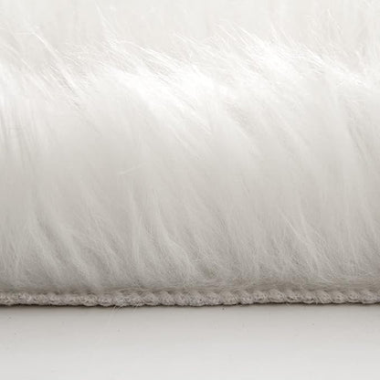 MIULEE Fluffy Rug Soft Shaggy Faux Fur Area Rug Luxury Plush Cloud Shape Carpet for Christmas Decor Bedroom Living Room Sofa Chair 2 x 3 Feet, White