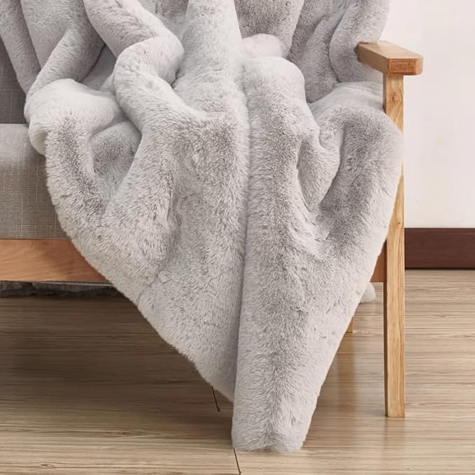 ORINOVA Faux Fur Rug 6x9 Plush Washable Area Rugs for Bedroom Fluffy Rabbit Fur Rug for Living Room Light Grey Rugs Teen Room Home Decor Rectangle
