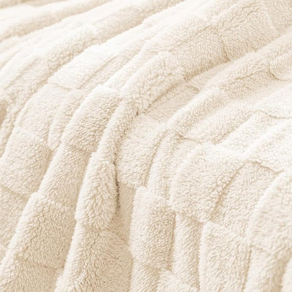 Exclusivo Mezcla Twin Size Flannel Fleece Blanket, Super Soft and Warm Lightweight Checkered Pattern Blankets for All Seasons, 60x80 Inches, Ivory