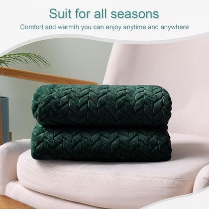Exclusivo Mezcla Fleece Throw Blanket for Couch and Bed, 50x70 Inches Soft Cozy Jacquard Flannel Blankets, Lightweight Fuzzy Plush Warm Throws for Women, Forest Green