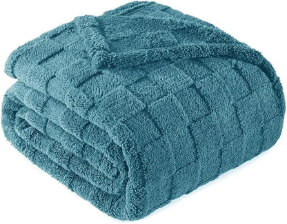 Exclusivo Mezcla King Size Flannel Fleece Blanket, Super Soft and Warm Lightweight Checkered Pattern Blanket for All Seasons, 90x104 Inches, Slate Blue