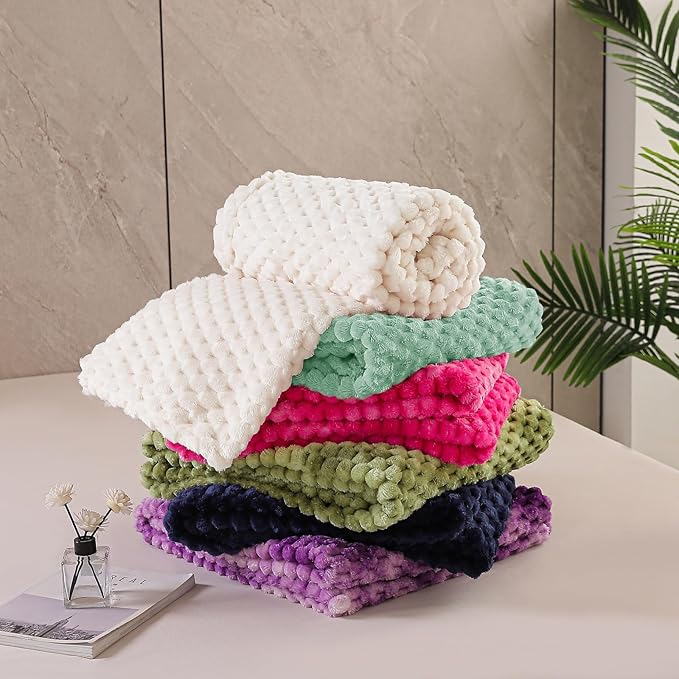 Exclusivo Mezcla Fleece King Blanket for Bed, Extra Large Fuzzy Sage Green Bed Blankets, Soft Cozy Plush Sofa Throws for All Seasons, 90x104 Inches