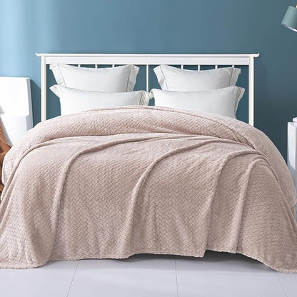 Exclusivo Mezcla Fleece King Size Blanket for Bed, 90x104 Inches Soft Cozy Jacquard Flannel Blankets, Lightweight Fuzzy Plush Warm for Women, Camel