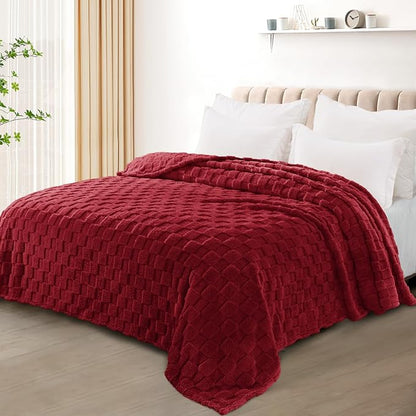 Exclusivo Mezcla King Size Flannel Fleece Blanket, Super Soft and Warm Lightweight Checkered Pattern Blankets for All Seasons, 90x104 Inches, Deep Red