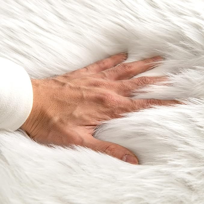 MIULEE Luxury Super Soft Fluffy Area Rug Faux Fur Plush Large Sheepskin Rug Decorative Christmas Shaggy Carpet for Bedside Sofa Floor Nursery 3 x 5 Feet, White