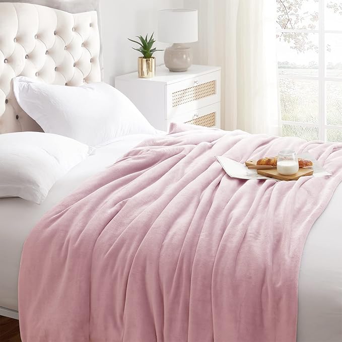 KMUSET Fleece Blanket Throw Size Pink Lightweight Super Soft Cozy Luxury Bed Blanket Microfiber