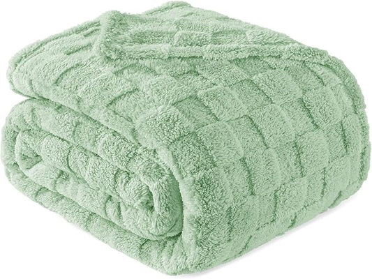 Exclusivo Mezcla Twin Size Flannel Fleece Blanket, Super Soft and Warm Lightweight Checkered Pattern Blanket for All Seasons, 60x80 Inches, Sage Green