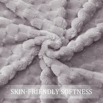 Exclusivo Mezcla Fleece King Blanket for Bed, Extra Large Fuzzy Light Grey Bed Blankets, Soft Cozy Plush Sofa Throws for All Seasons, 90x104 Inches
