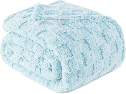 Exclusivo Mezcla King Size Flannel Fleece Blanket, Super Soft and Warm Lightweight Checkered Pattern Blankets for All Seasons, 90x104 Inches, Light Blue