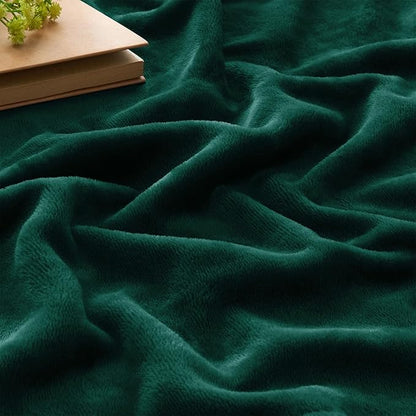 BEDELITE Fleece Blanket Christmas Forest Green Throw Blankets for Couch & Bed, 300GSM Luxury Plush Cozy Fuzzy Blanket 50" x 60", Super Soft Warm Lightweight Throw Blanket for Travel Camping