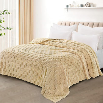 Exclusivo Mezcla King Size Flannel Fleece Blanket, Super Soft and Warm Lightweight Checkered Pattern Blankets for All Seasons, 90x104 Inches, Beige