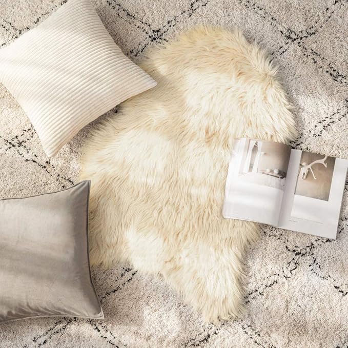 MIULEE Fluffy Rug Soft Shaggy Faux Fur Area Rug Luxury Plush Sheepskin Carpet for Bedroom Living Room Sofa Chair 2 x 3 Feet, Light Yellow