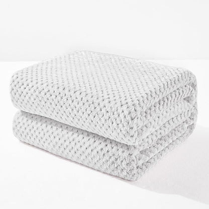 Exclusivo Mezcla Fleece Bed Blanket King Size, Super Soft and Warm Blankets for Couch, Sofa and Bed Waffle Textured, Cozy, Fuzzy and Lightweight (Heather Light Grey, 90x104 Inches)
