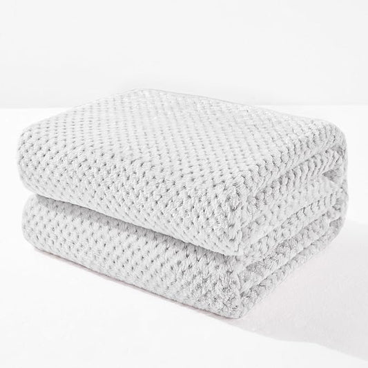 Exclusivo Mezcla Fleece Bed Blanket King Size, Super Soft and Warm Blankets for Couch, Sofa and Bed Waffle Textured, Cozy, Fuzzy and Lightweight (Heather Light Grey, 90x104 Inches)