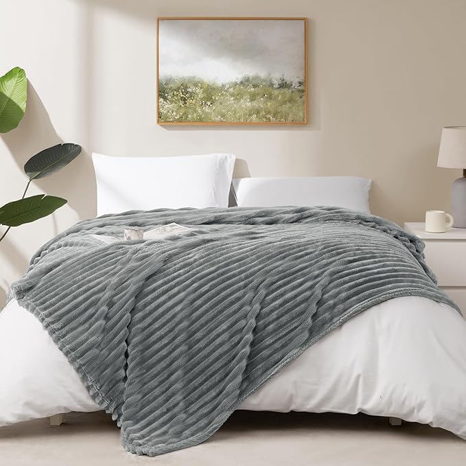 HIMEET Grey Ribbed King Size Blanket for Bed - 300GSM Lightweight Fleece Blanket for Men Women, Large Cozy Sofa Couch Bed Blankets Gifts, Striped Spring Home Room Decor, Grey, 108x90 Inches