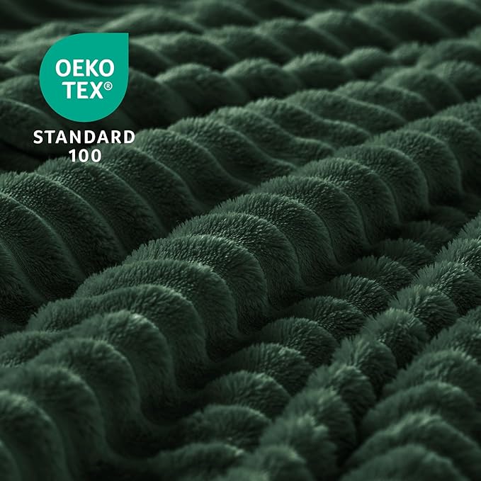 BEDELITE Fleece Blanket Twin Size – 3D Ribbed Jacquard Soft and Warm Decorative Fuzzy Blankets – Cozy, Fluffy, Plush Lightweight Throw Blankets for Couch, Bed, Sofa(Emerland Green, 60x80 inches)