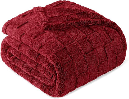 Exclusivo Mezcla King Size Flannel Fleece Blanket, Super Soft and Warm Lightweight Checkered Pattern Blankets for All Seasons, 90x104 Inches, Deep Red