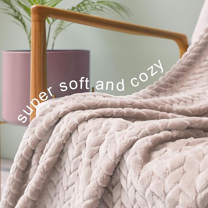 Exclusivo Mezcla Fleece Throw Blanket for Couch and Bed, 50x70 Inches Soft Cozy Jacquard Flannel Blankets, Lightweight Fuzzy Plush Warm Throws for Women,Camel