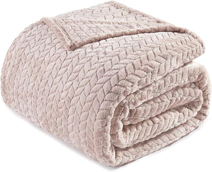 Exclusivo Mezcla Fleece Twin Size Blanket for Bed, 60x80 Inches Soft Cozy Jacquard Flannel Blankets, Lightweight Fuzzy Plush Warm for Women, Camel