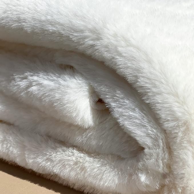 ORINOVA White Faux Rabbit Shaggy Fur Rug 4x6 Area Rugs for Living Room Washable Rugs Teen Room Bedroom Home Décor