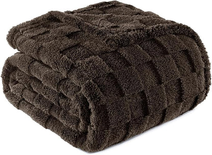 Exclusivo Mezcla Fleece Throw Blanket for Couch,Super Soft and Warm Lightweight Checkered Pattern Blankets for All Seasons, 50x60 Inches, Coffee