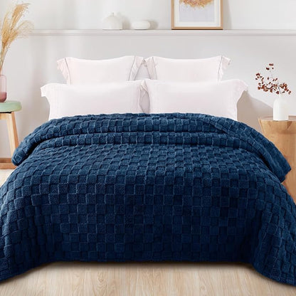 Exclusivo Mezcla King Size Flannel Fleece Blanket, Super Soft and Warm Lightweight Checkered Pattern Blankets for All Seasons, 90x104 Inches, Navy Blue