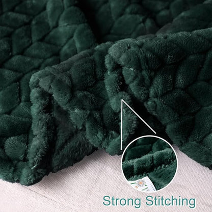 Exclusivo Mezcla Fleece Throw Blanket for Couch and Bed, 50x70 Inches Soft Cozy Jacquard Flannel Blankets, Lightweight Fuzzy Plush Warm Throws for Women, Forest Green