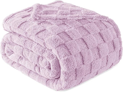 Exclusivo Mezcla King Size Flannel Fleece Blanket, Super Soft and Warm Lightweight Checkered Pattern Blanket for All Seasons, 90x104 Inches, Light Purple