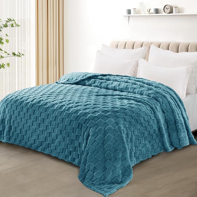 Exclusivo Mezcla King Size Flannel Fleece Blanket, Super Soft and Warm Lightweight Checkered Pattern Blanket for All Seasons, 90x104 Inches, Slate Blue
