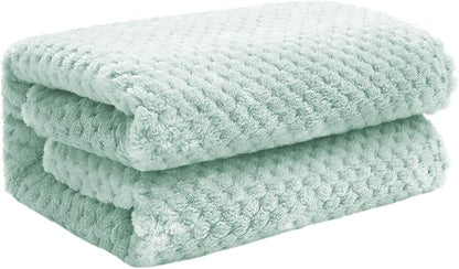 Exclusivo Mezcla Fleece Throw Blanket, Super Soft and Warm Blankets for Couch, Sofa and Bed Waffle Textured, Cozy, Fuzzy and Lightweight (Mint Green, 40x50 Inches)