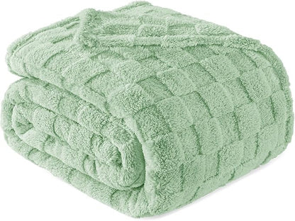 Exclusivo Mezcla Queen Size Flannel Fleece Blanket, Super Soft and Warm Lightweight Checkered Pattern Blanket for All Seasons, 90x90 Inches, Sage Green