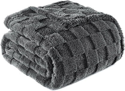 Exclusivo Mezcla Fleece Throw Blanket for Couch,Super Soft and Warm Lightweight Checkered Pattern Blankets for All Seasons, 50x60 Inches, Dark Grey