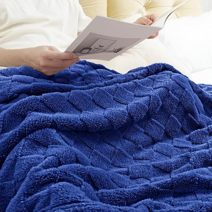 Exclusivo Mezcla Fleece Throw Blanket for Couch,Super Soft and Warm Lightweight Checkered Pattern Blankets for All Seasons, 50x60 Inches, Cobalt Blue