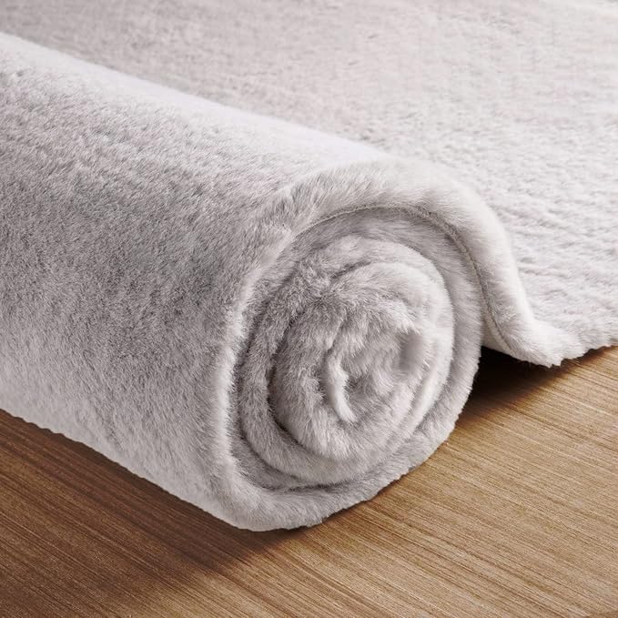 ORINOVA Faux Fur Rug 6x9 Plush Washable Area Rugs for Bedroom Fluffy Rabbit Fur Rug for Living Room Light Grey Rugs Teen Room Home Decor Rectangle