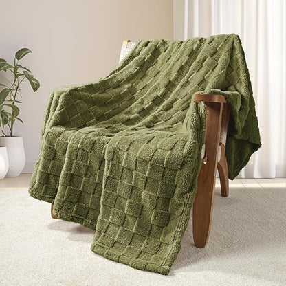 Exclusivo Mezcla Fleece Throw Blanket for Couch,Super Soft and Warm Lightweight Checkered Pattern Blankets for All Seasons, 50x60 Inches, Olive Green