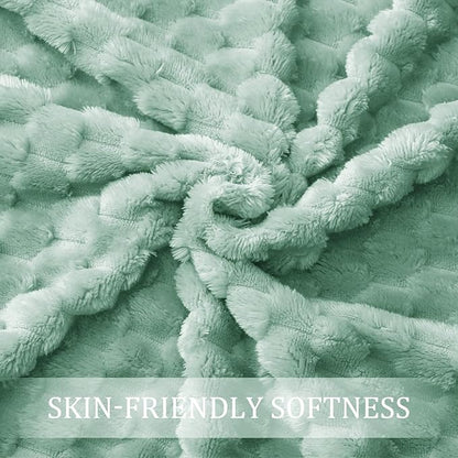 Exclusivo Mezcla Fleece King Blanket for Bed, Extra Large Fuzzy Sage Green Bed Blankets, Soft Cozy Plush Sofa Throws for All Seasons, 90x104 Inches
