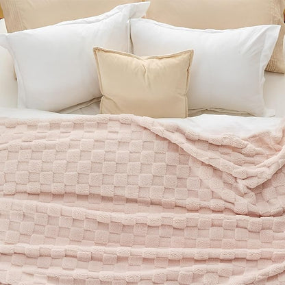 Bedsure GentleSoft Full Size Blankets for Bed Light Pink - Super Soft Cozy Fleece Blanket for Kids Girls, Large Fuzzy Throws for Bedroom Decor, 84x90 Inches