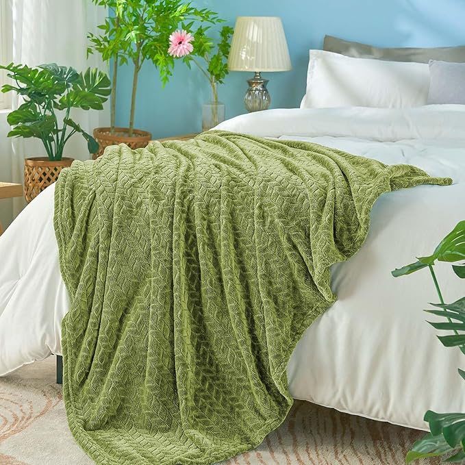 inhand Sage Green Fleece Queen Blanket for Bed, Super Soft Flannel Cozy Blankets for Adults, Lightweight Leaves Pattern Fuzzy Blanket for Office,Warm Plush Blankets for All Season, 90x90 Inches