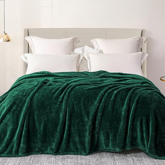 Exclusivo Mezcla Plush Fuzzy Fleece Bed Blanket King Size, Super Soft, Fluffy and Warm Blankets for Couch, Bed, All Season (Forest Green, 90x104 inches)