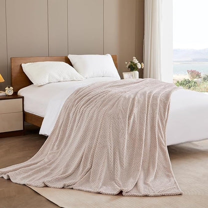 Exclusivo Mezcla Fleece Bed Blanket Queen Size, Super Soft and Warm Blankets for Couch, Sofa and Bed Waffle Textured, Cozy, Fuzzy and Lightweight (Heather Camel, 90x90 Inches)