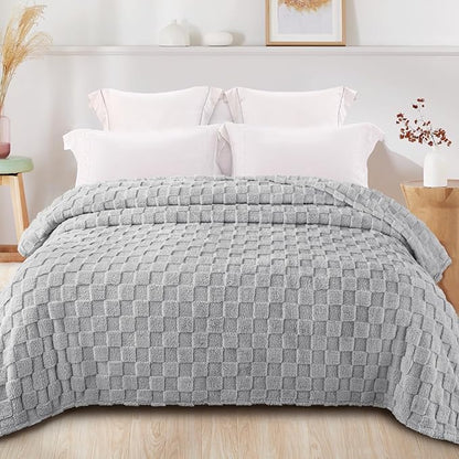 Exclusivo Mezcla Queen Size Flannel Fleece Blanket, Super Soft and Warm Lightweight Checkered Pattern Blankets for All Seasons, 90x90 Inches, Light Grey