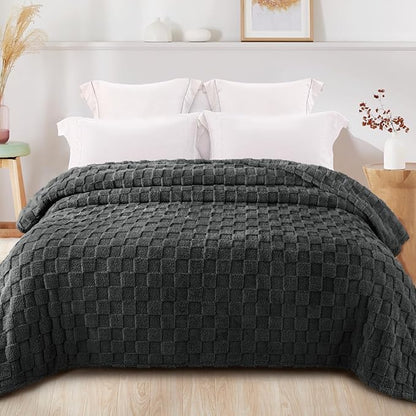 Exclusivo Mezcla Queen Size Flannel Fleece Blanket, Super Soft and Warm Lightweight Checkered Pattern Blankets for All Seasons, 90x90 Inches, Dark Grey