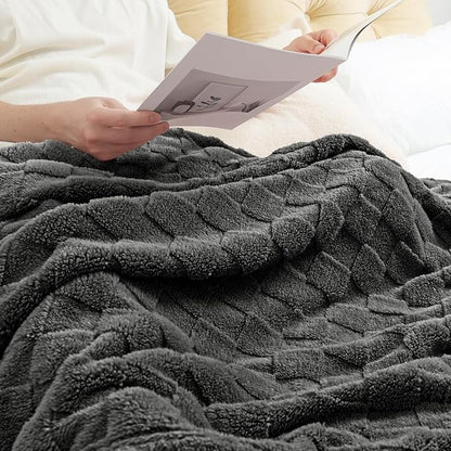Exclusivo Mezcla Fleece Throw Blanket for Couch,Super Soft and Warm Lightweight Checkered Pattern Blankets for All Seasons, 50x60 Inches, Dark Grey