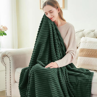 BEDELITE Fleece Throw Blanket for Couch – 3D Ribbed Jacquard Soft and Warm Decorative Fuzzy Blanket – Cozy, Fluffy, Plush Lightweight Emerland Green Throw Blankets for Bed, Sofa, 50x60 inches