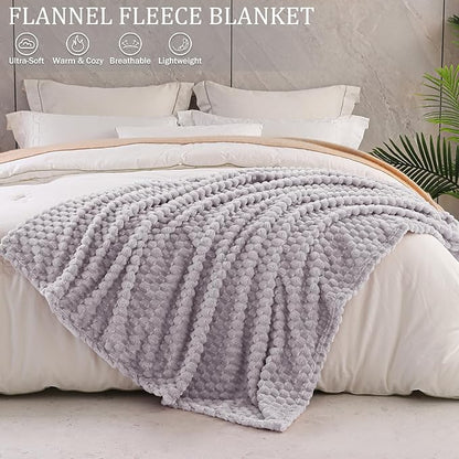 Exclusivo Mezcla Fleece Twin Blanket for Bed, Extra Large Fuzzy Light Grey Bed Blankets, Soft Cozy Plush Sofa Throws for All Seasons, 90x66 Inches