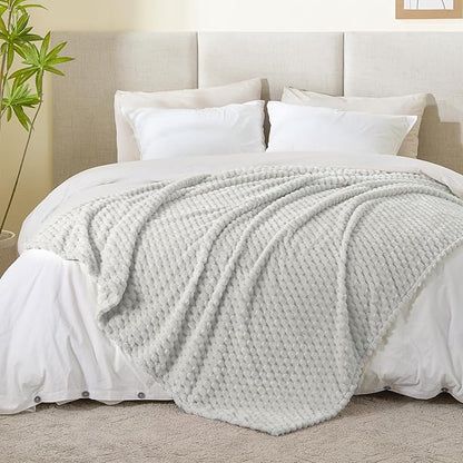 BEDELITE Fleece Blanket Twin for Bed Couch, 3D Jacquard Decorative Light Grey Throw Blanket, Soft and Cozy Warm Plush Fuzzy Blanket All Seasons Suitable, 60x80Inches