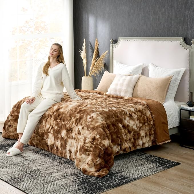 Cozy Bliss Faux Fur Throw Blanket for Bed Queen Size, Fuzzy Soft Plush Thick Bubble Blanket for Bedroom Living Room, 90x90 Inches Tie-dye Brown