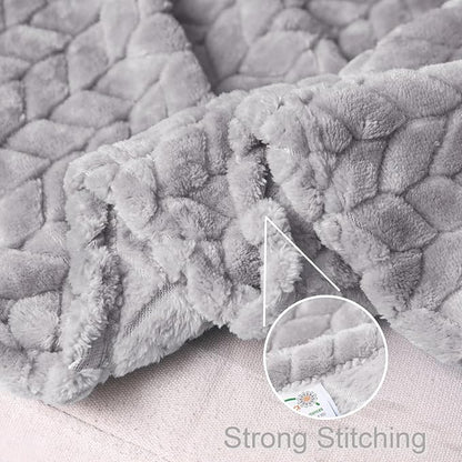 Exclusivo Mezcla Fleece Throw Blanket for Couch and Bed, 50x70 Inches Soft Cozy Jacquard Flannel Blankets, Lightweight Fuzzy Plush Warm Throws for Women, Light Grey