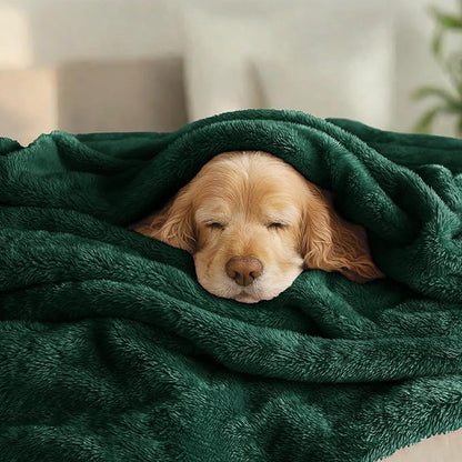 Exclusivo Mezcla Plush Fuzzy Fleece Bed Blanket King Size, Super Soft, Fluffy and Warm Blankets for Couch, Bed, All Season (Forest Green, 90x104 inches)